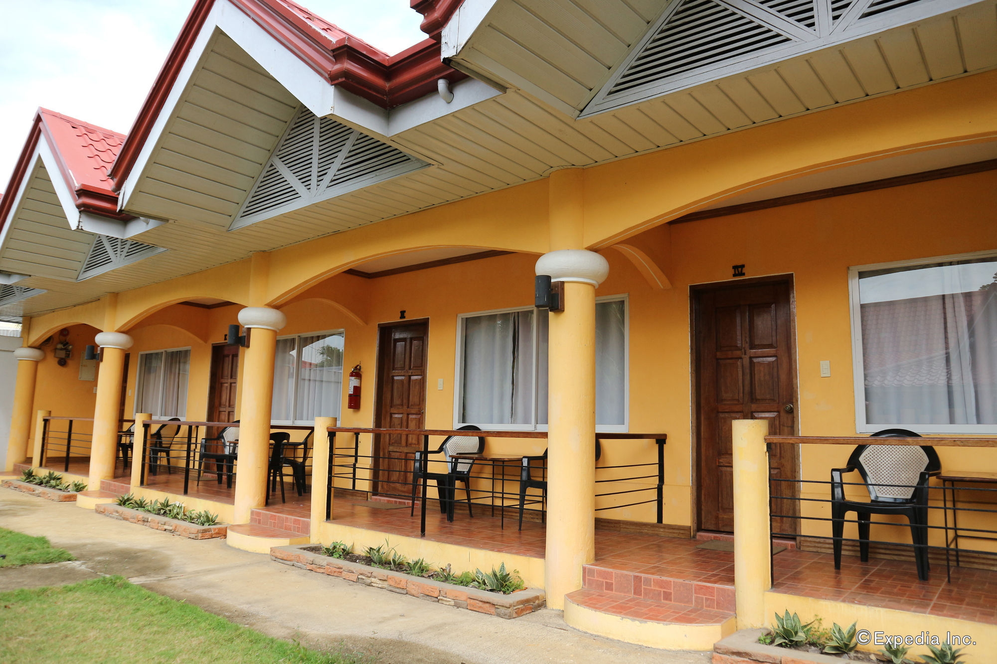 Villa Manuel Tourist Inn Puerto Princesa Exterior photo